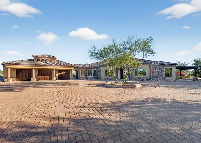 Luxurious Tuscan-style With Magnificent Panoramic Views Villa