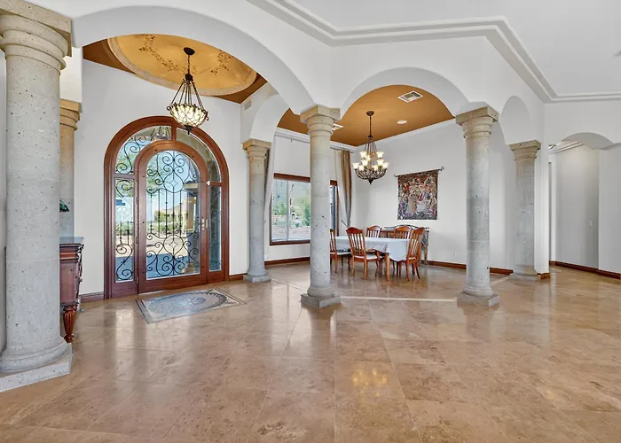 Luxurious Tuscan-style With Magnificent Panoramic Views