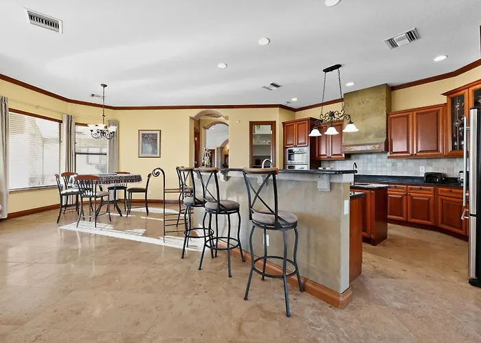 Luxurious Tuscan-style With Magnificent Panoramic Views Villa *