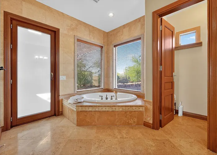 Luxurious Tuscan-style With Magnificent Panoramic Views *